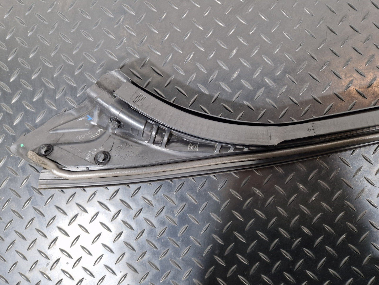 16-24 AUDI A5 F5 GENUINE INNER DOOR SEAL 8W7831721B