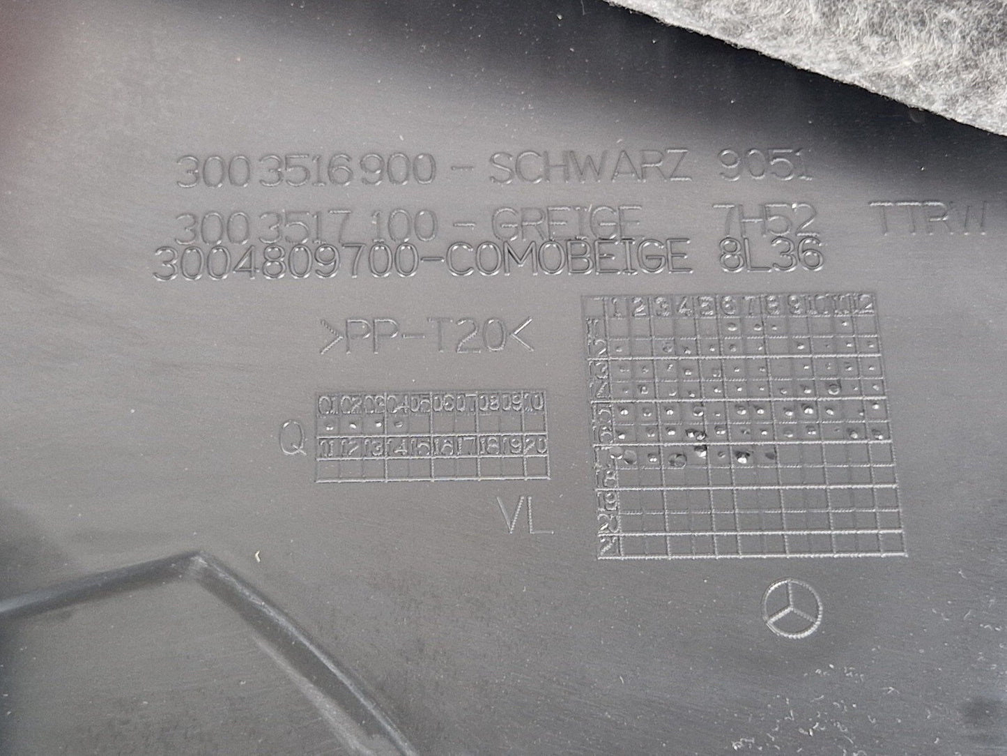 14-20 MERCEDES BENZ GLA 200 X156 FRONT LEFT SIDE DOOR CARD PANEL A2467201348
