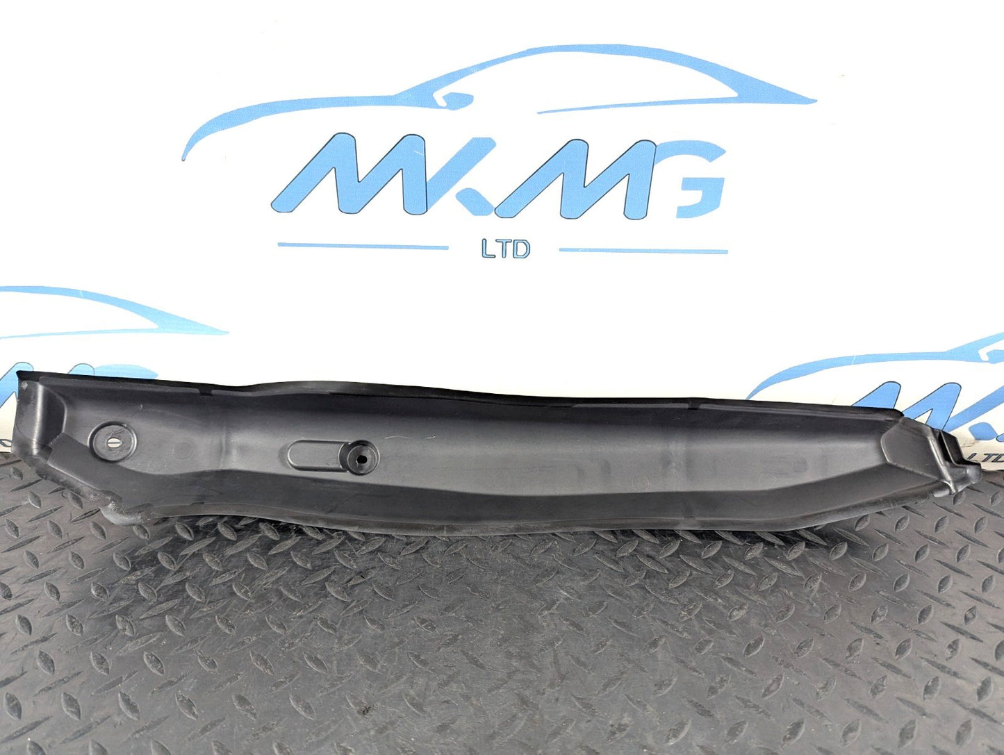 13-19 MERCEDES BENZ CLA C117 FRONT GUARD FENDER PILLAR TRIM LHS A1178890125