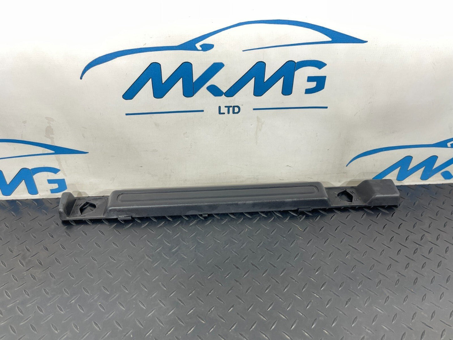 2019-ON  LAND ROVER DISCOVERY L550 O/S DRIVER SIDE BOOT TRIM FK7246066B