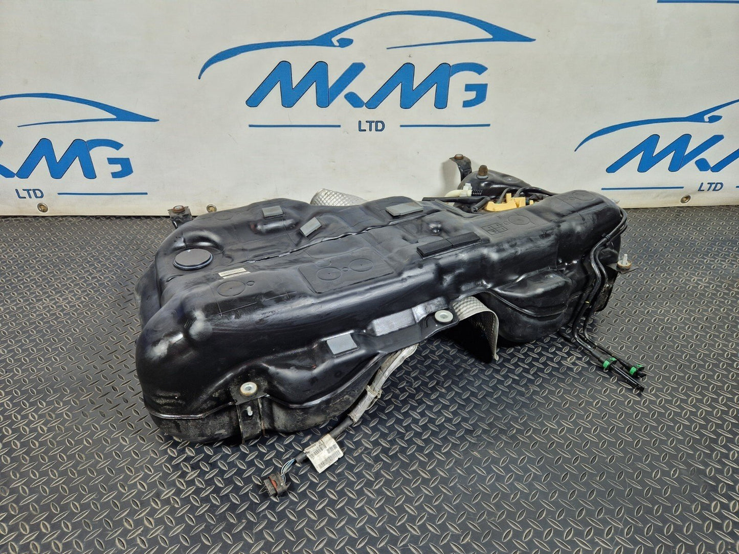 14-20 MERCEDES BENZ GLA X156 4-MATIC DIESEL ENGINE FUEL TANK A2464701300