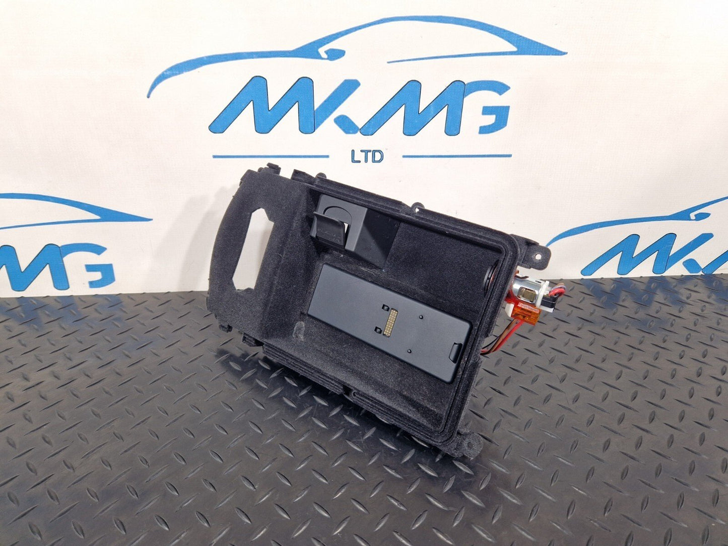 10-18 AUDI A7 4G S-LINE CENTRE CONSOLE STORAGE TRAY MEDIA INTERFACE 4G0864981C