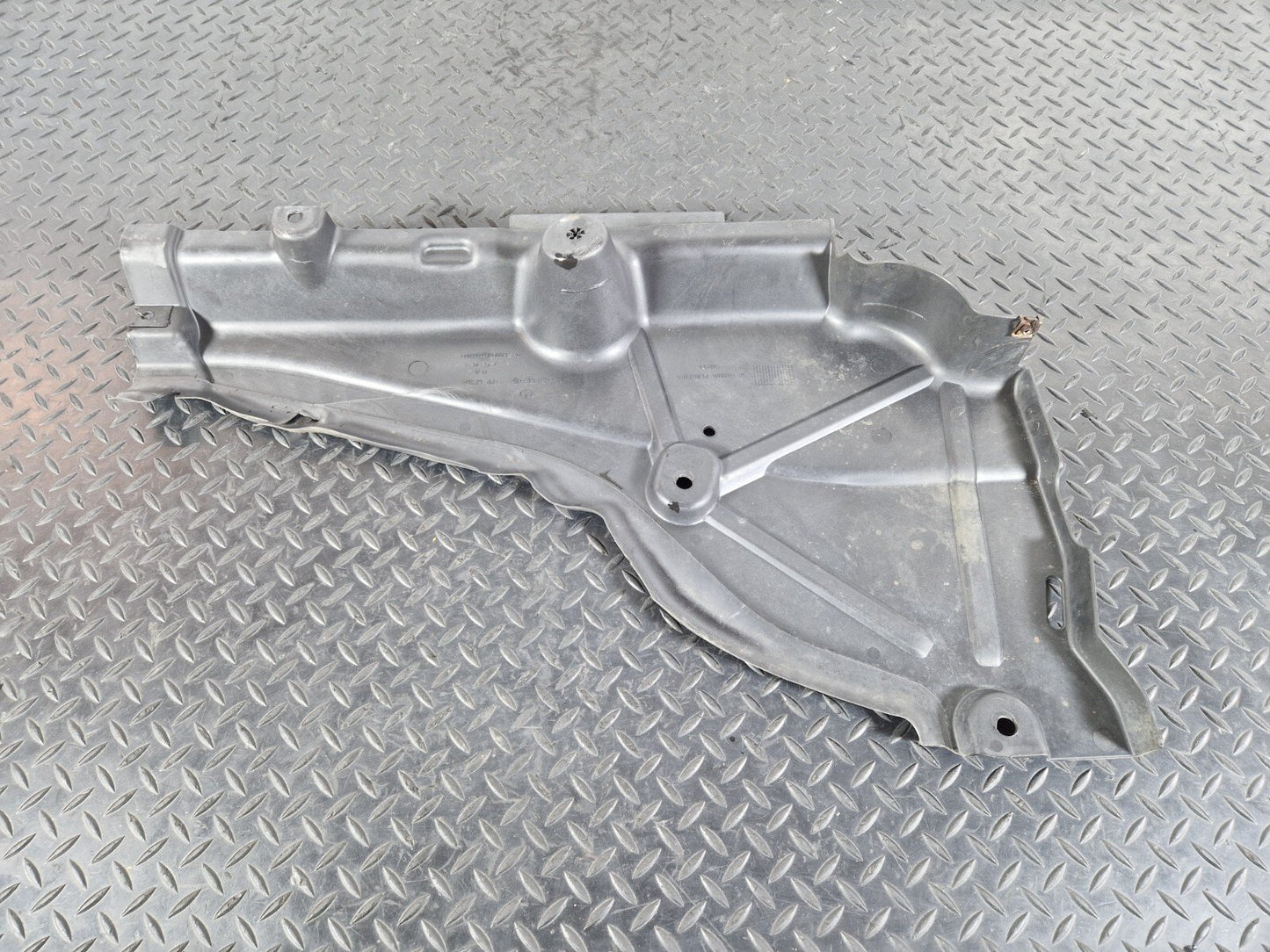 11-19 MERCEDES BENZ ML W166  REAR RIGHT  UNDERTRAY SPLASH GUARD A1666809607