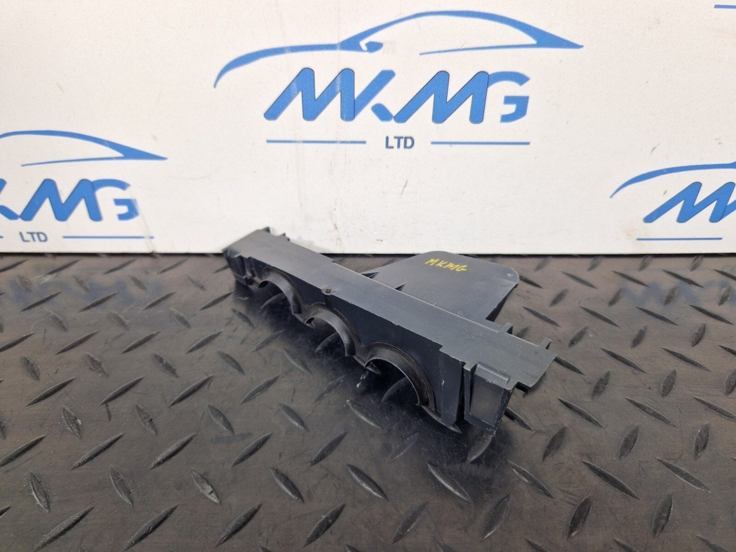 14-21 MERCEDES BENZ C220 W205 TOP LEFT AIR DUCT SEALING A2058317900