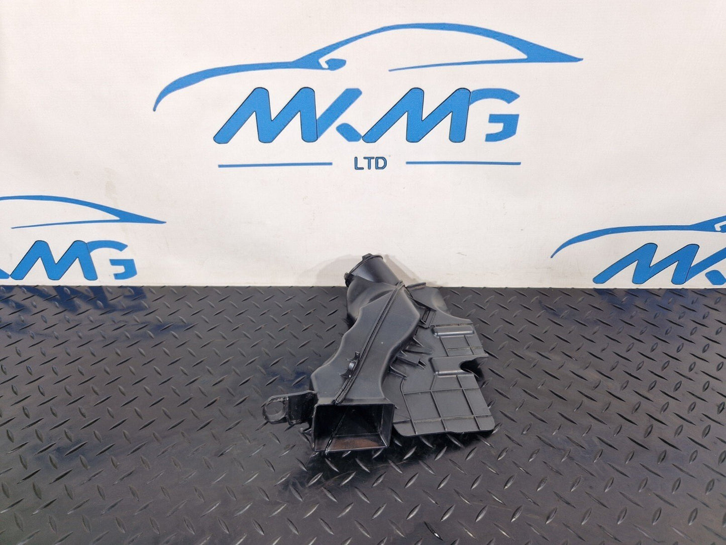 BMW X1 X2 SERIES DRAIN DUCT 7385250 F48 F39