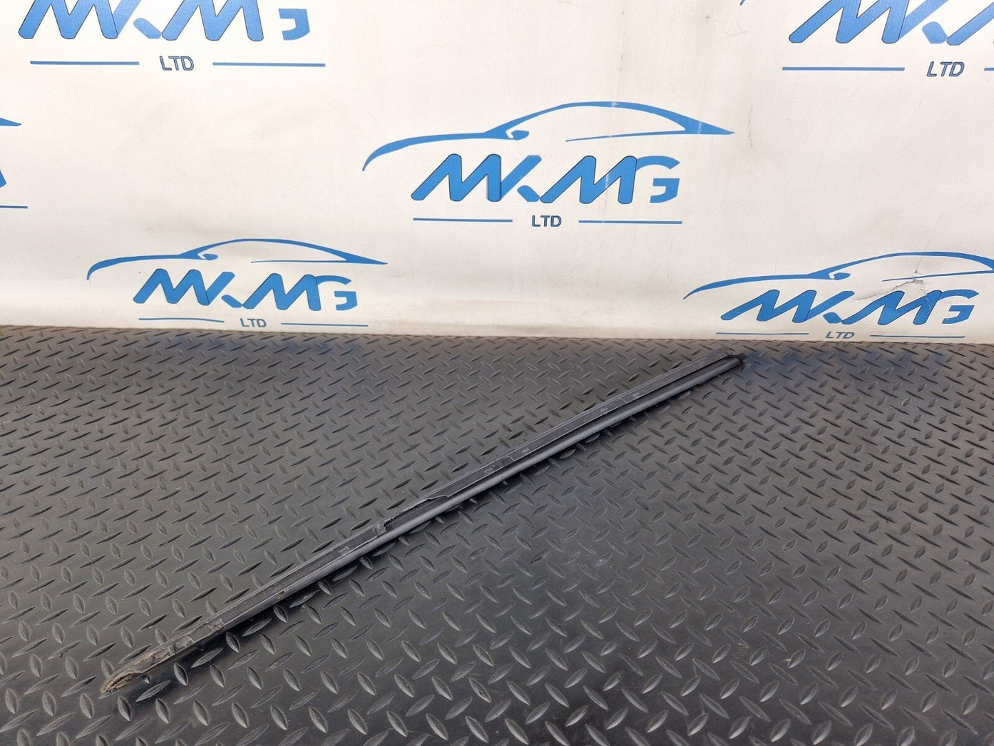 10-18 AUDI A7 4G S-LINE WINDSCREEN SIDE TRIM COVER MOULDING RIGHT 4G8854328