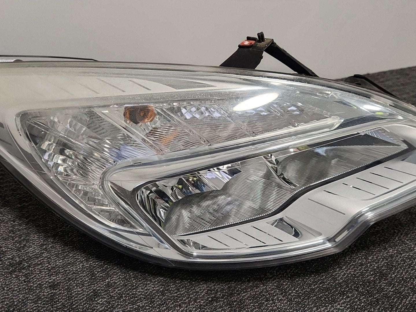 Vauxhall Meriva MK2 (B) (4470) MPV Genuine Front Right O/S Headlight 13253632