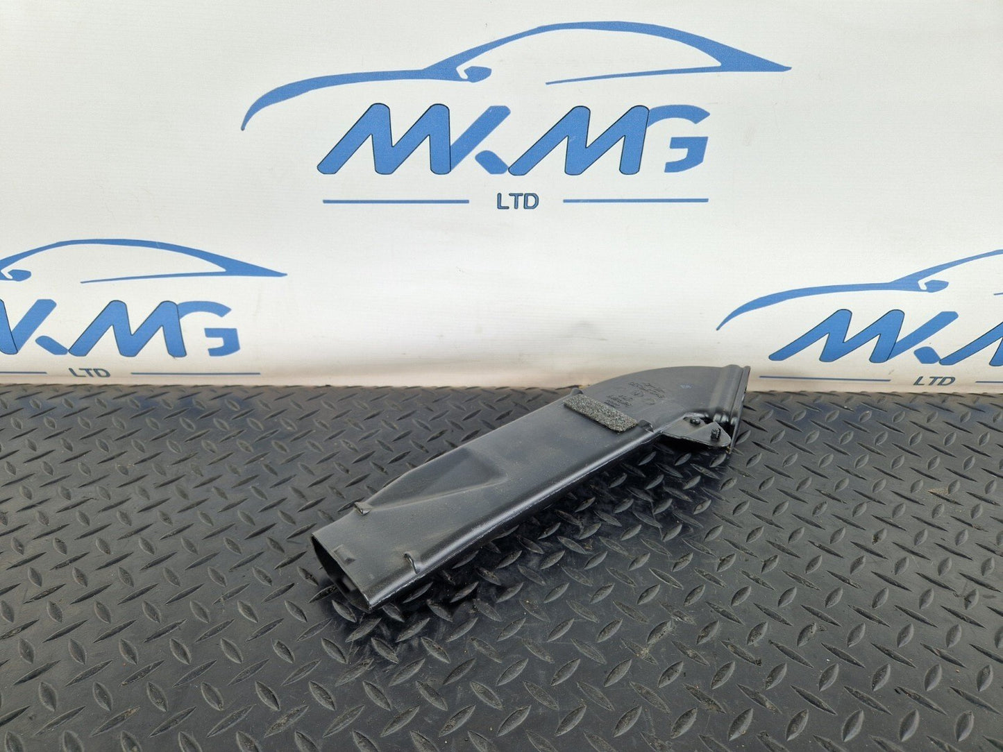 16-19 AUDI A4 AVANT B9 S-LINE RIGHT FRONT DASH VENT AIR CHANNEL 8W2819656
