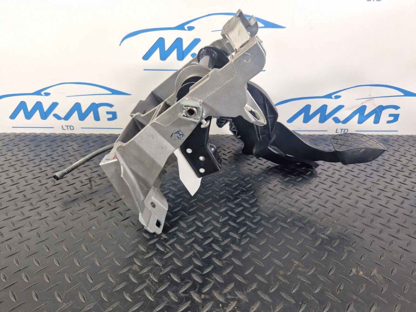 16-19 AUDI A4 B9 2.0TDI MANUAL COMPLETE CLUTCH/BRAKE/ACCELERATOR PEDALS