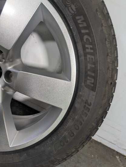 Land Rover Defender L663 OEM 20" Alloy Wheel with Tyre 7mm 255/60/20 L8B21007GB