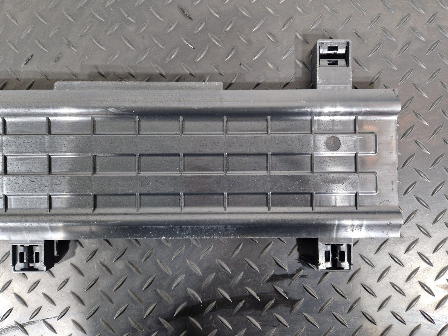 18-ON MERCEDES BENZ SPRINTER W907 W910 2.2 CDI CABLE DUCT COVER A9105460000
