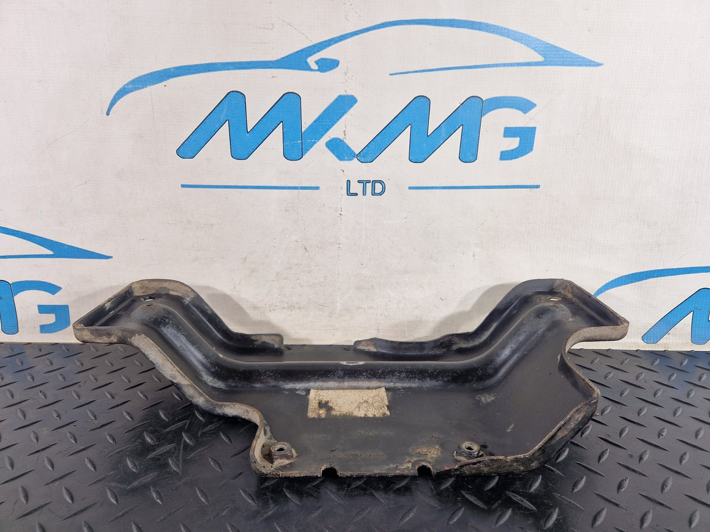 12-18 Land Rover Range Rover Evoque L538 Driveshaft Support Bracket GJ324A266AB