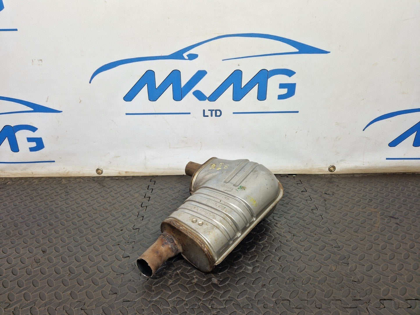 16-19 AUDI A4 B9 GENUINE EXHAUST BACKBOX SILENCER 8W0253411P