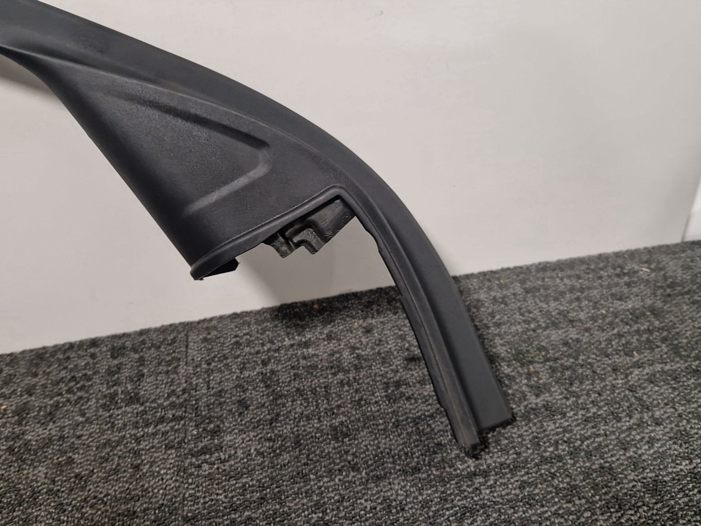 BMW 120i F40 Genuine Front Left N/S Window Frame Cover 7464799