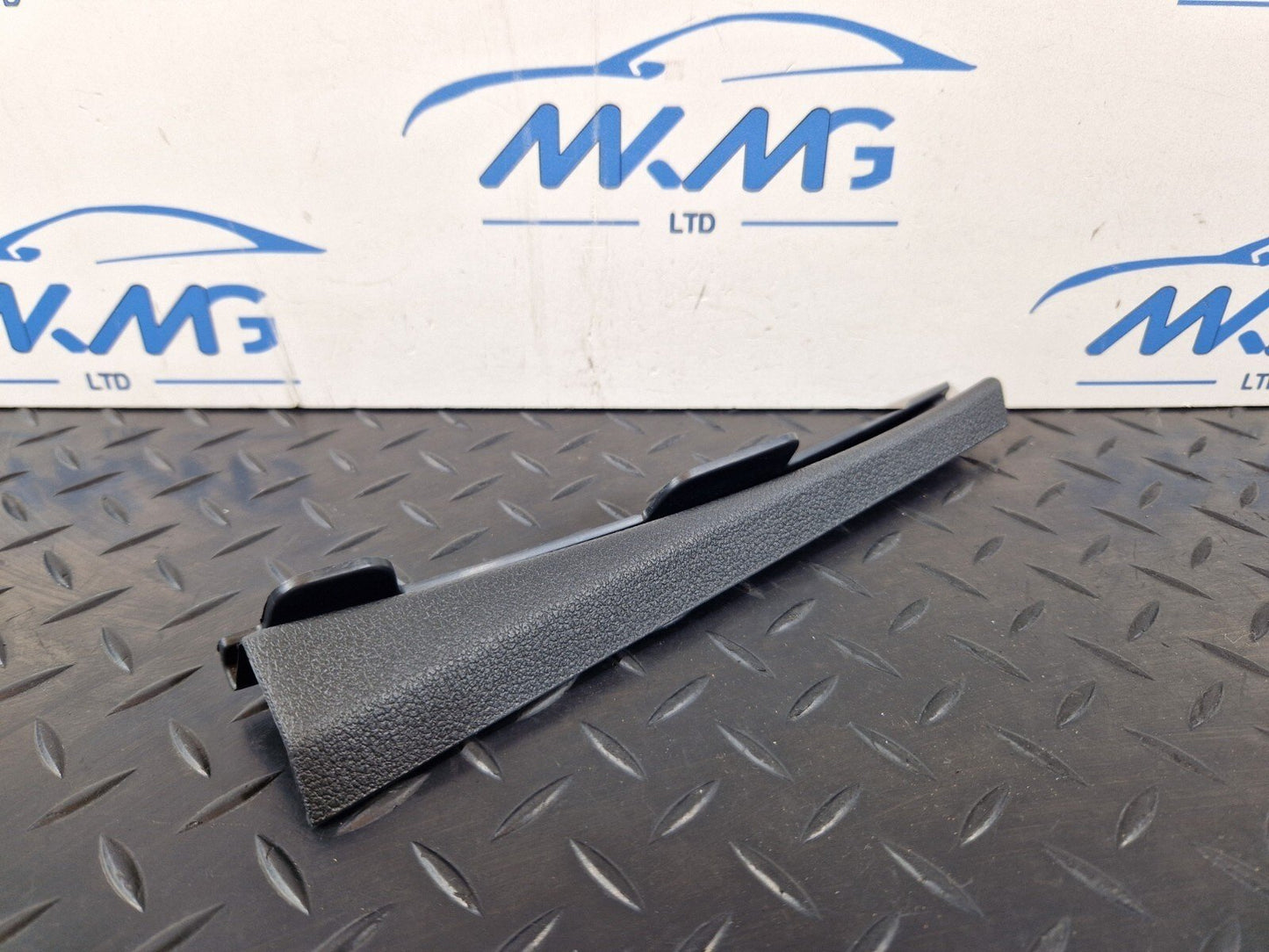 16-19 AUDI A4 B9 GENUINE OEM FRONT RIGHT DRIVER SIDE A PILLAR BRACKET 8W0868204