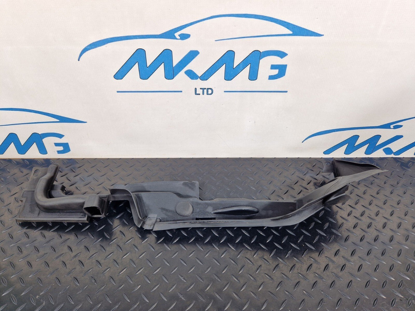 16-23 AUDI A5 F5 S-LINE FRONT RIGHT WING FENDER SEAL TRIM 8W6821170C