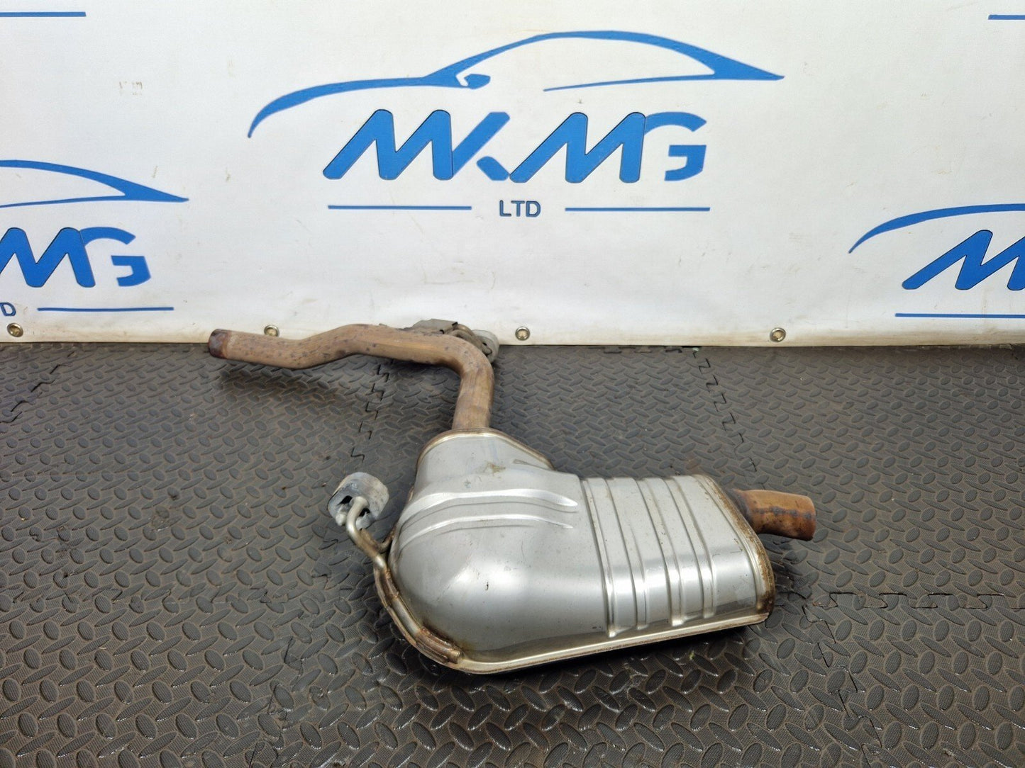 16-19 AUDI A4 B9 GENUINE EXHAUST BACKBOX SILENCER 8W0253411P