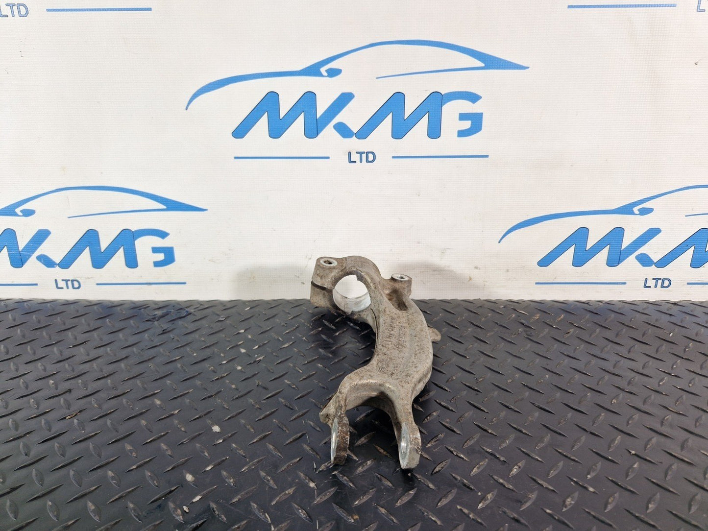 16-19 AUDI A4 B9 GENUINE FRONT LEFT SIDE SUSPENSION STRUT BRACKET 8W0413037