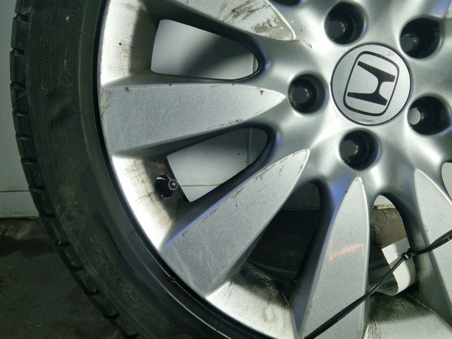 Honda Civic MK9 (FK27) 17" Alloy Wheel with Tyre ~5mm 225/45/17