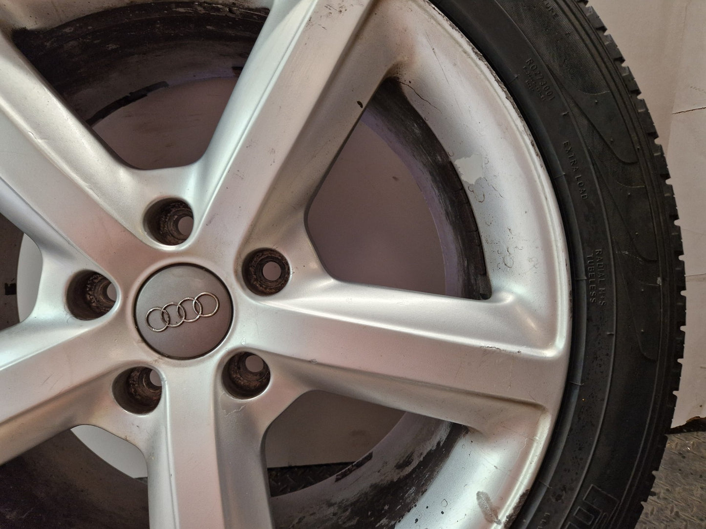 Audi Q7 4L 20" Alloy Wheel with Tyre 275/45/20 ~6mm 4L0601025