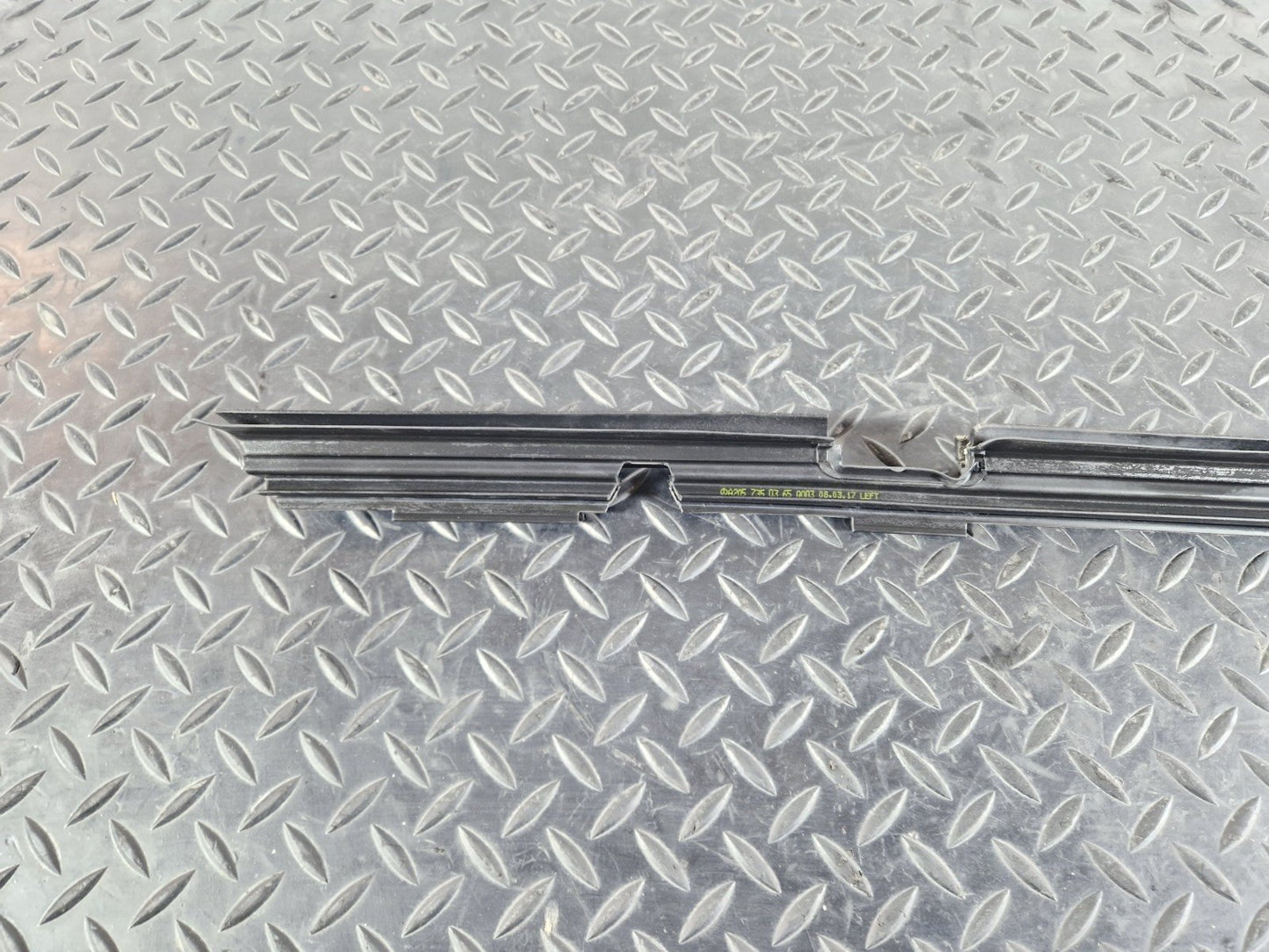 OEM MERCEDES C CLASS W205 REAR LEFT WINDOW SEALING RAIL DOOR STRIP A2057350365