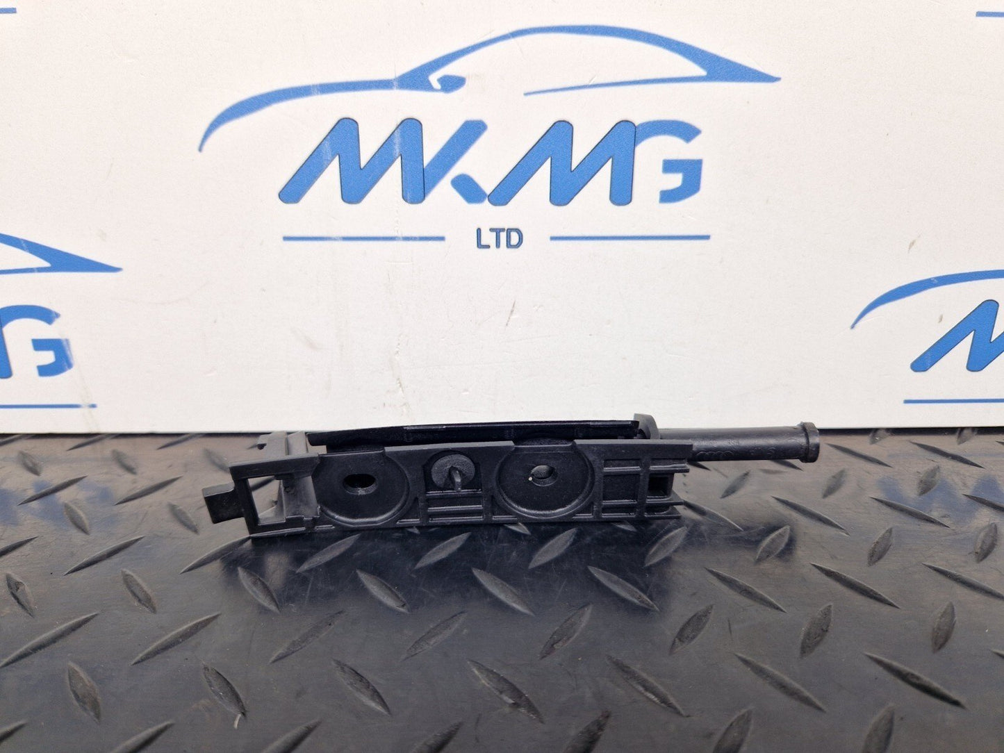 16-19 AUDI A4 B9 GENUINE RIGHT DRIVER SIDE REAR BUMPER BRACKET GUIDE 8W5807890