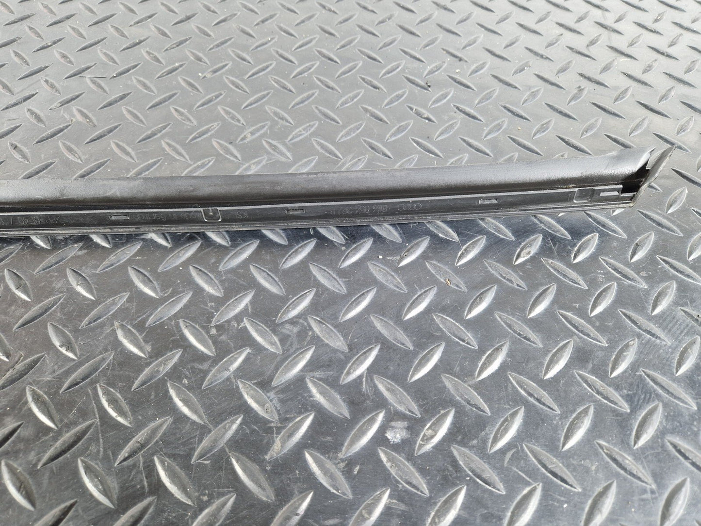 16-24 AUDI A5 F5 COUPE FRONT LEFT WINDSHIELD WATER DEFLECTOR STRIP 8W6854327B