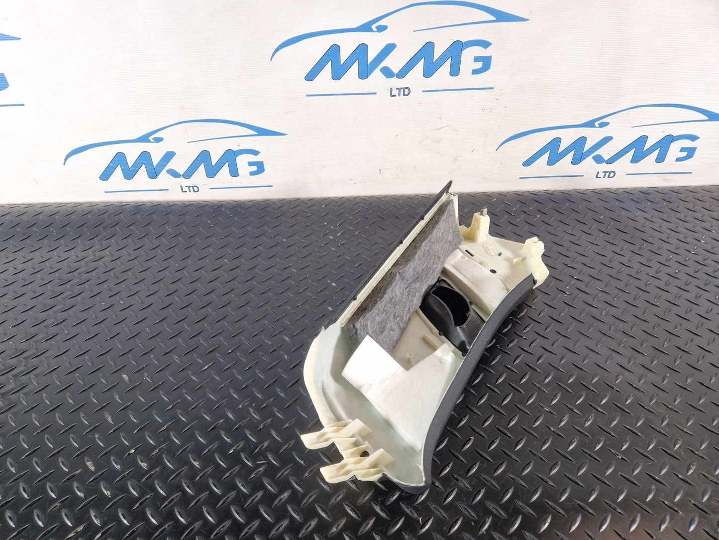 16-20 AUDI Q7 4M GENUINE REAR LEFT SIDE UPPER C-PILLAR TRIM 4M0867287