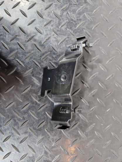 16-19 AUDI A4 B9 FRONT RIGHT B PILLAR SEAT BELT GUIDE GUIDE BRACKET 8W0867192