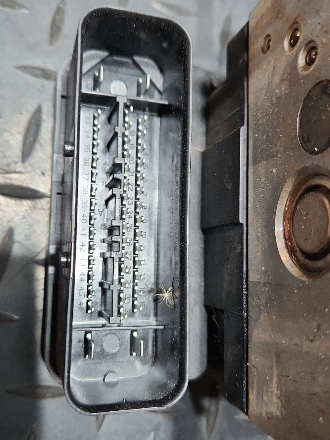 Mitsubishi Lancer MK5 (CX8A) Hatchback Genuine ABS Pump Module 4670A352