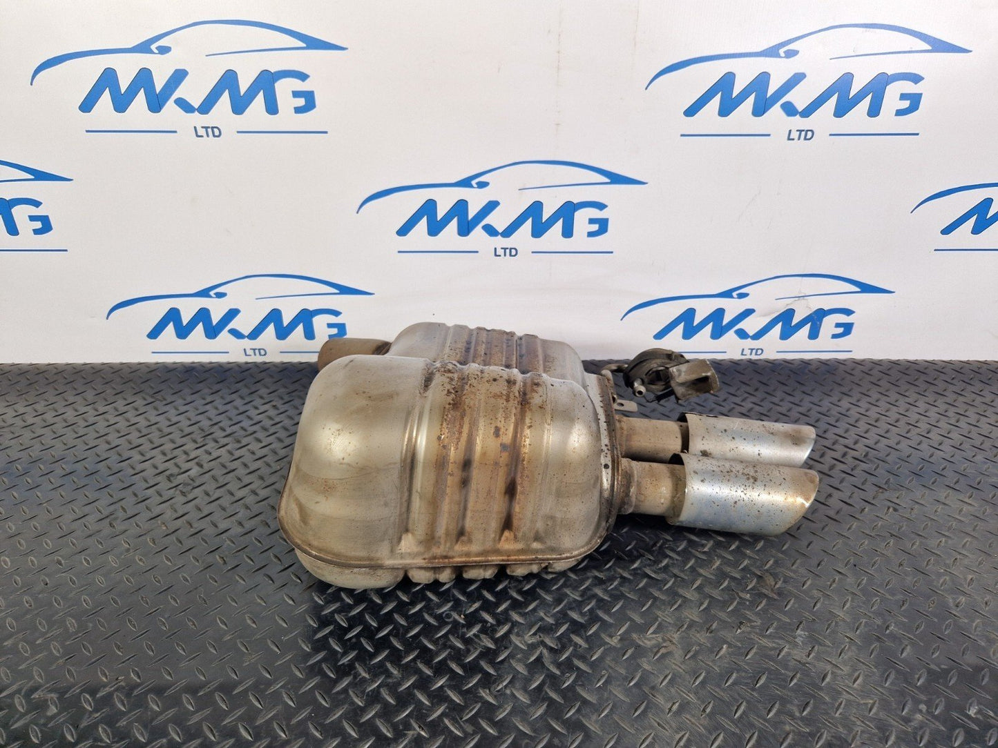16-19 AUDI A4 B9 REAR EXHAUST BOX 8W0253611D