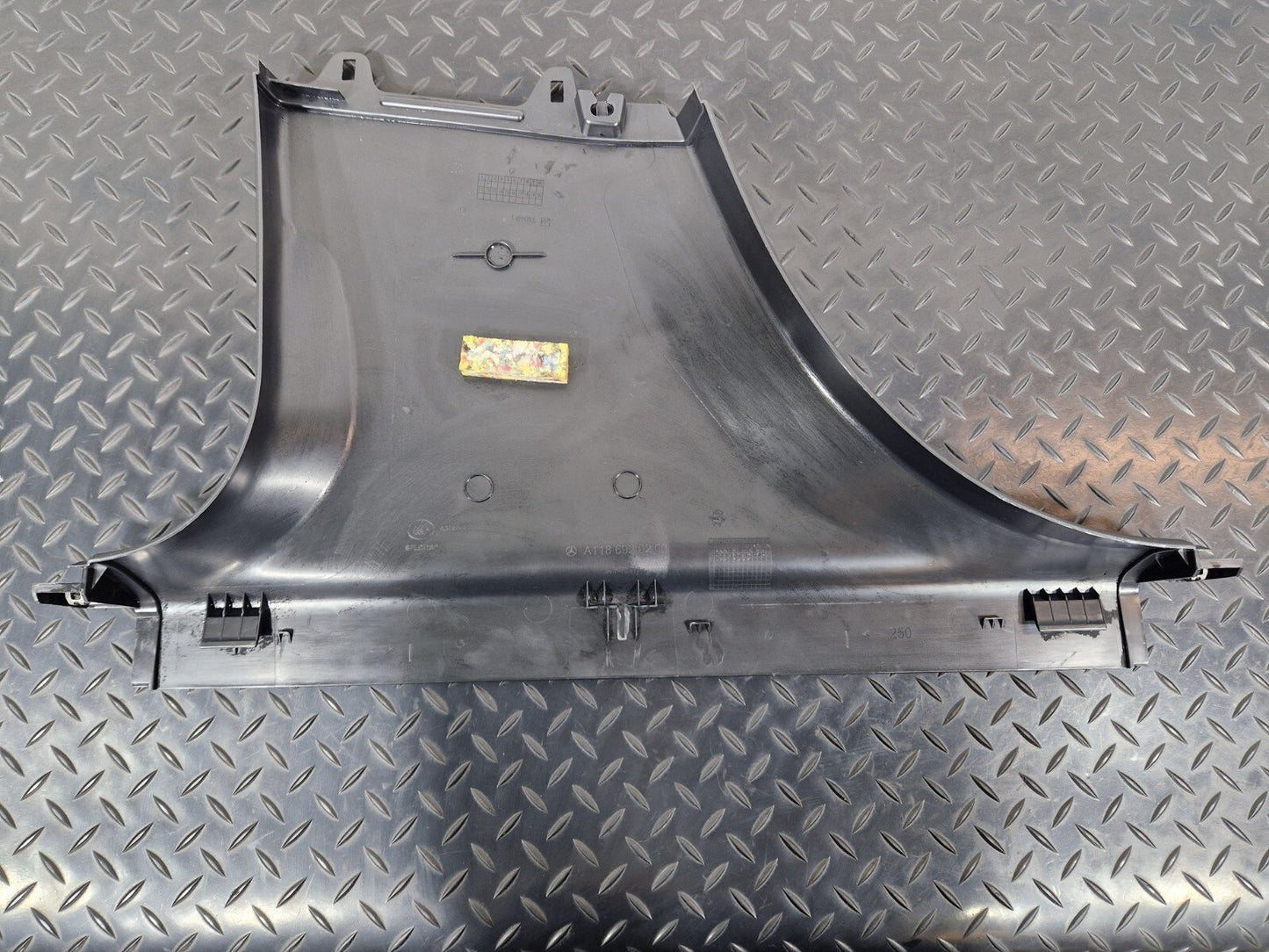 19-ON MERCEDES BENZ CLA C118 GENUINE RIGHT SIDE B PILLAR TRIM COVER A1186920200