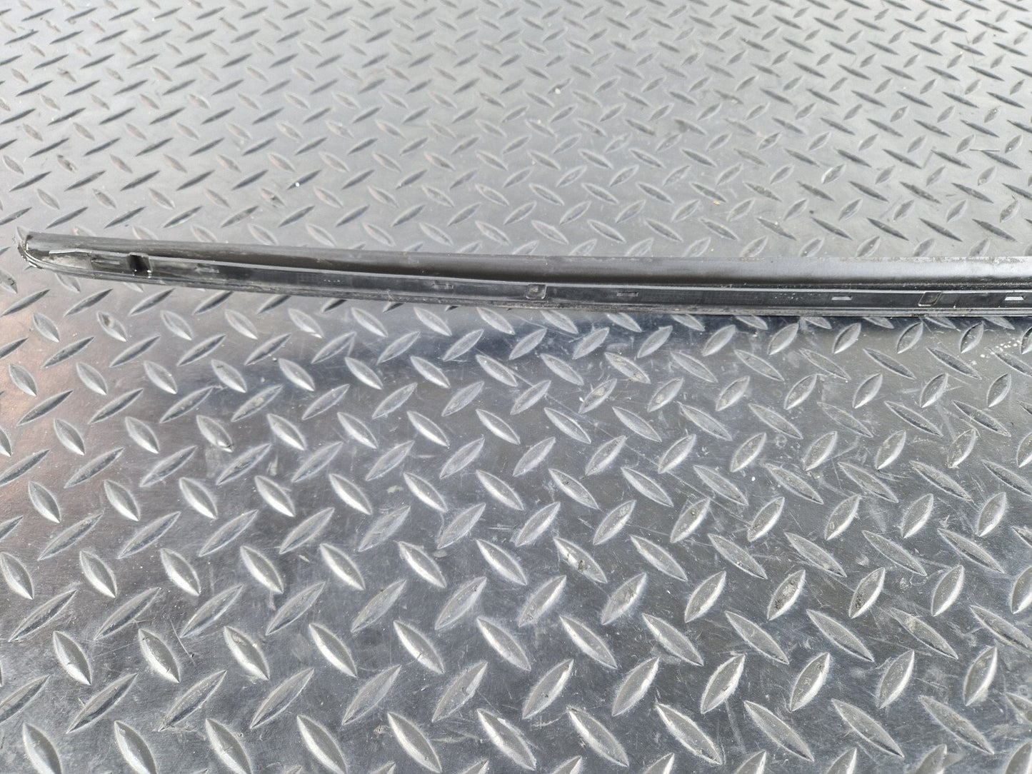 16-24 AUDI A5 F5 COUPE FRONT LEFT WINDSHIELD WATER DEFLECTOR STRIP 8W6854327B