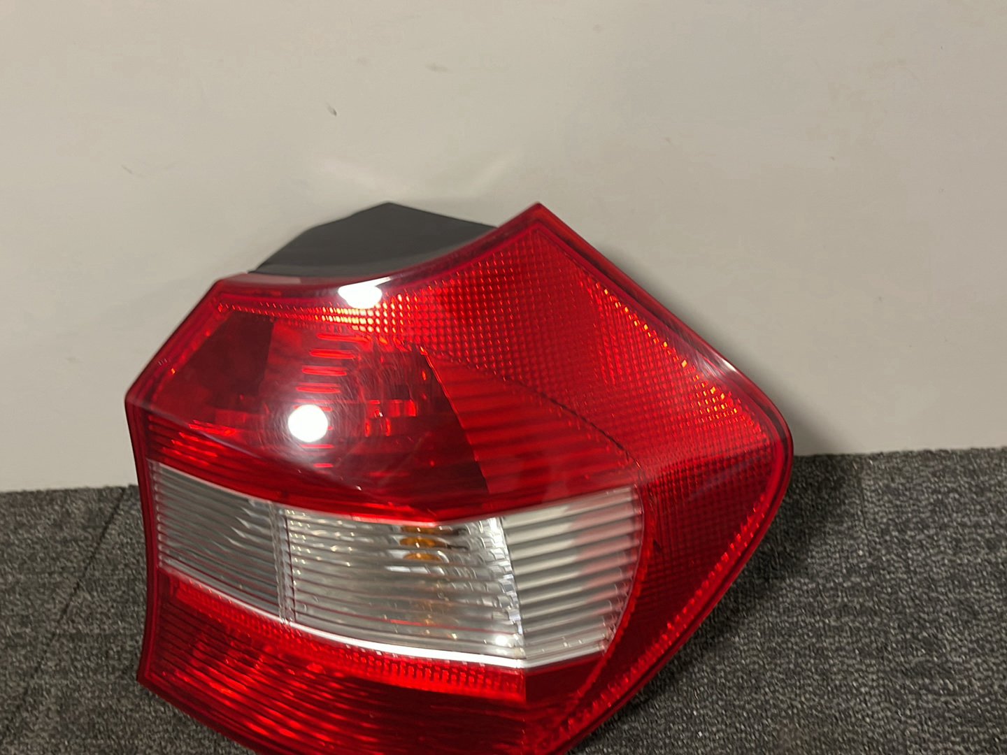 2006 BMW 120i E87 Genuine Rear Right O/S Driver Tail Light 6924502