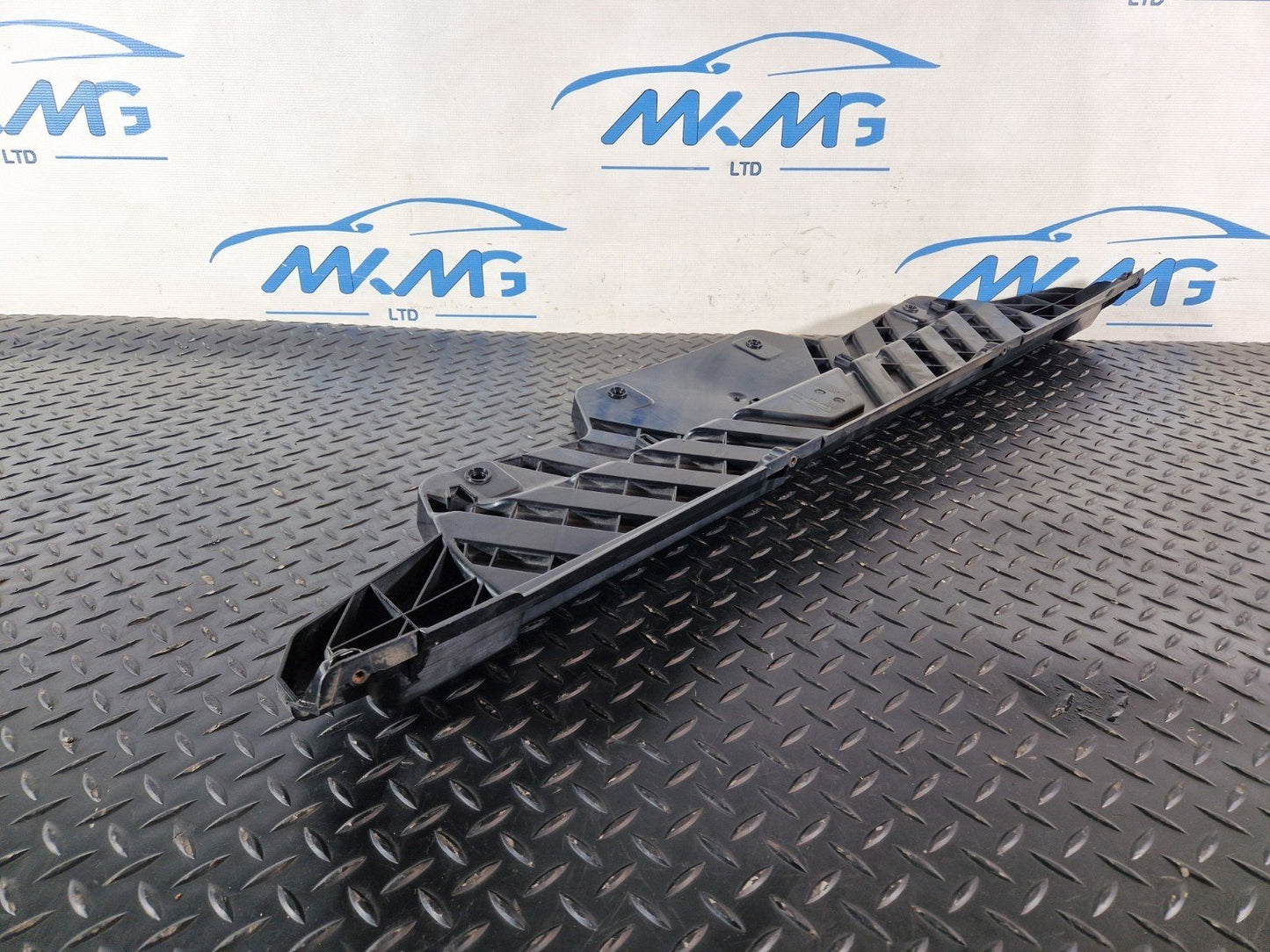16-20 AUDI Q7 4M GENUINE REAR CENTRE CENTRE MOUNTING BRACKET 4M0807329