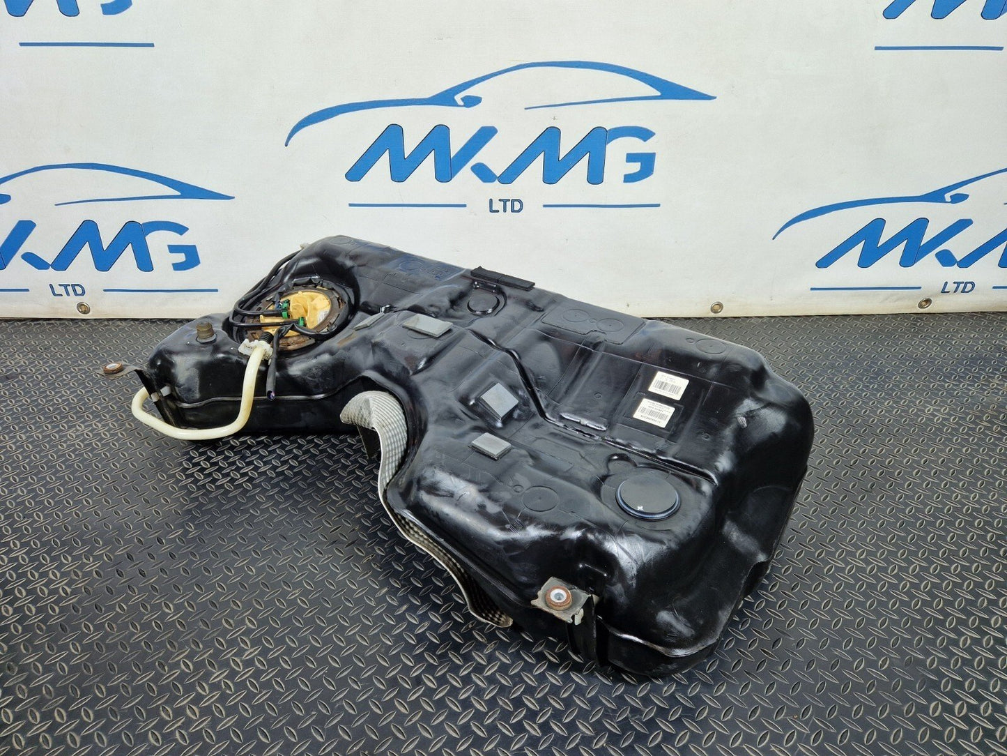 14-20 MERCEDES BENZ GLA X156 4-MATIC DIESEL ENGINE FUEL TANK A2464701300