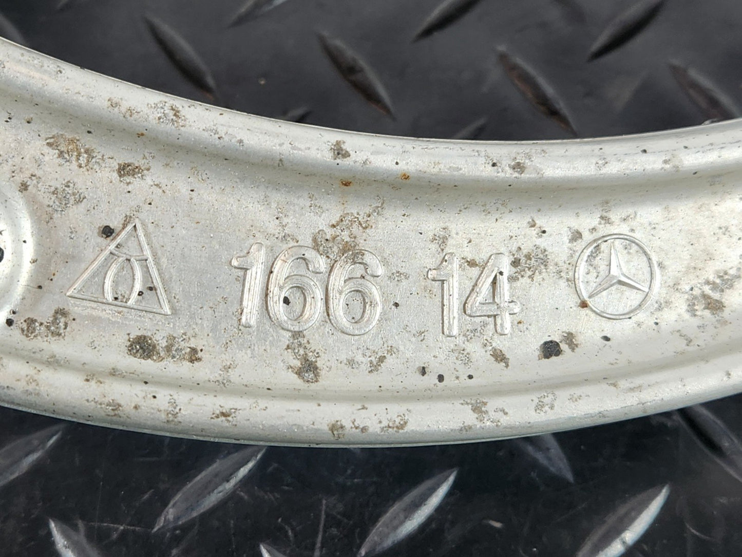 11-19 MERCEDES BENZ ML W166 OEM FRONT RIGHT WISHBONE CONTROL ARM A16614