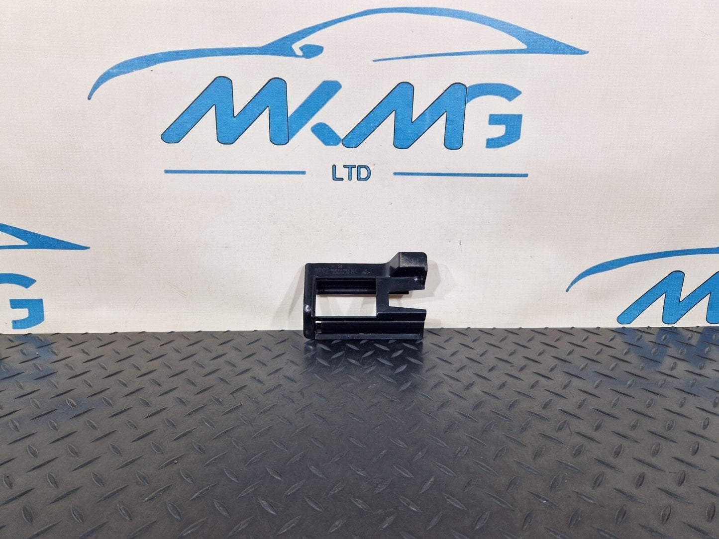 14-21 MERCEDES BENZ C220D W205 OEM FRONT SEAT GUIDE RAIL END COVER A2059190200