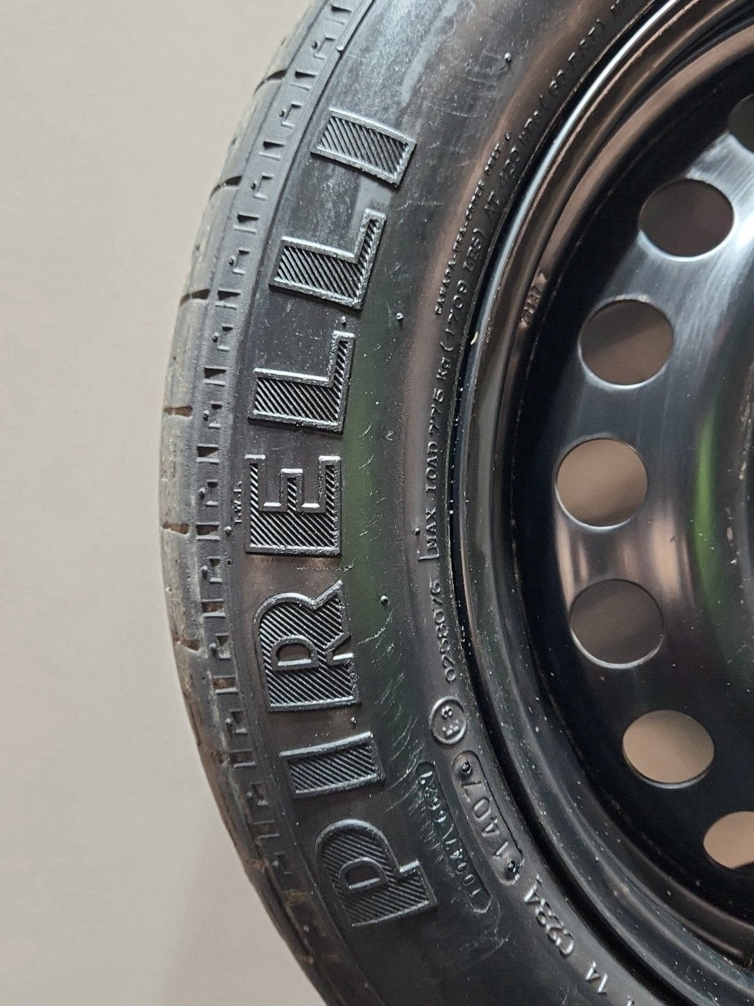 Volvo S40 MK2 (MS) Saloon Spare Wheel with Pirelli Tyre 125/85/16 21608236191