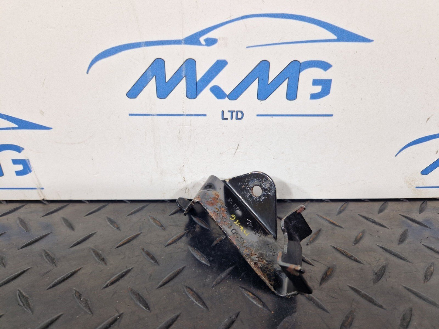 14-21 MERCEDES BENZ C220d W205 OEM AUXILIARY WATER PUMP BRACKET A2055012520