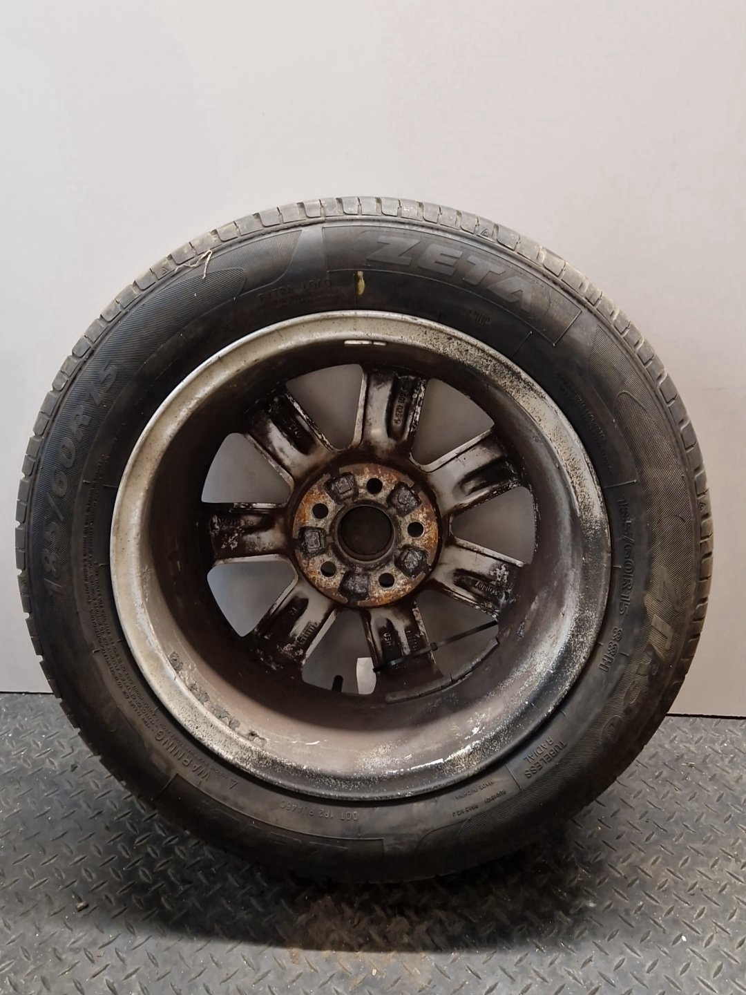 2011 Volkswagen Polo 6R MK5 15" Alloy Wheel with Tyre 185/60/15 ~6mm