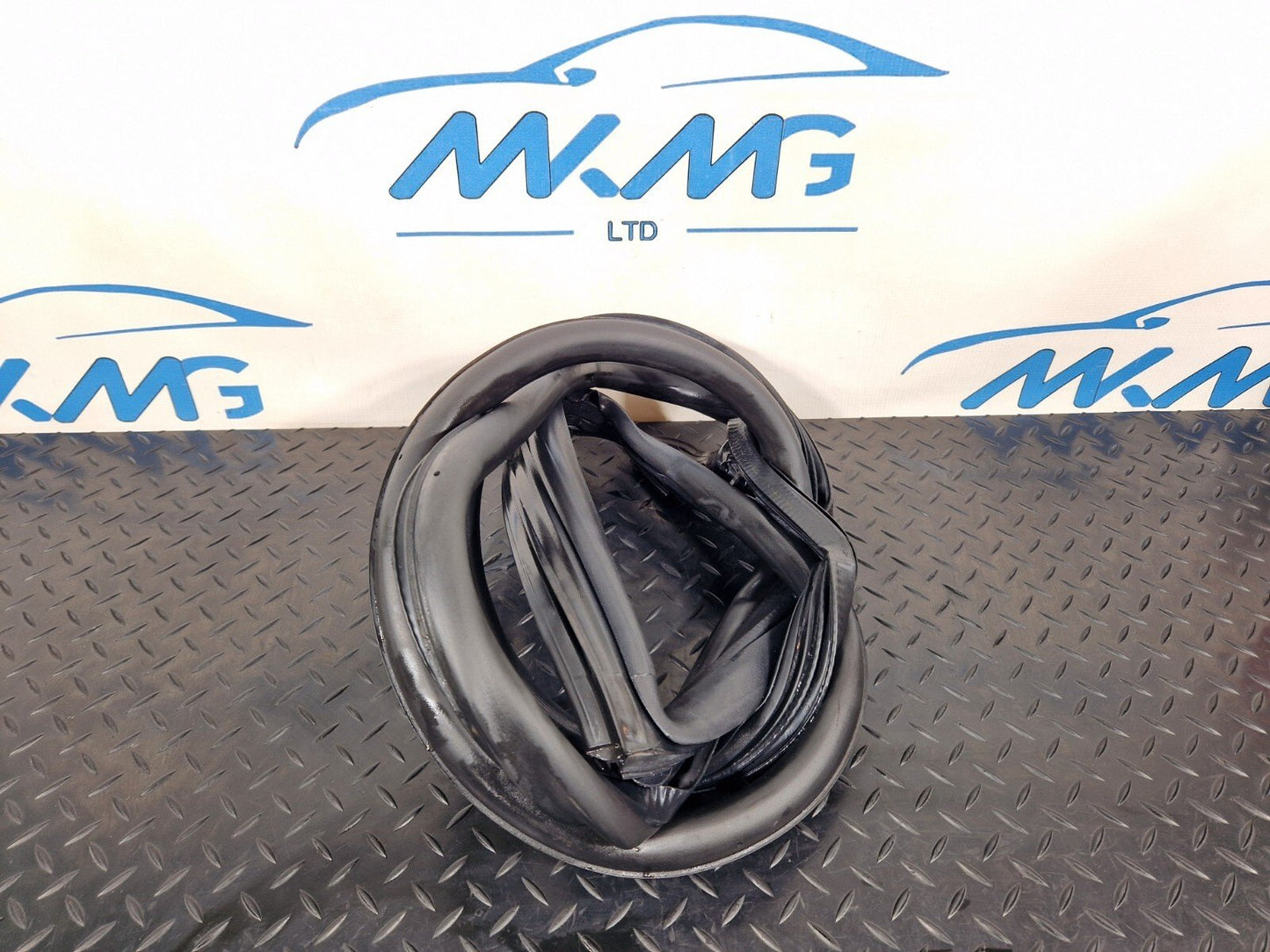 16-23 AUDI S5 COUPE GENUINE FRONT LEFT PASSENGER SIDE DOOR RUBBER SEAL 8W6831707