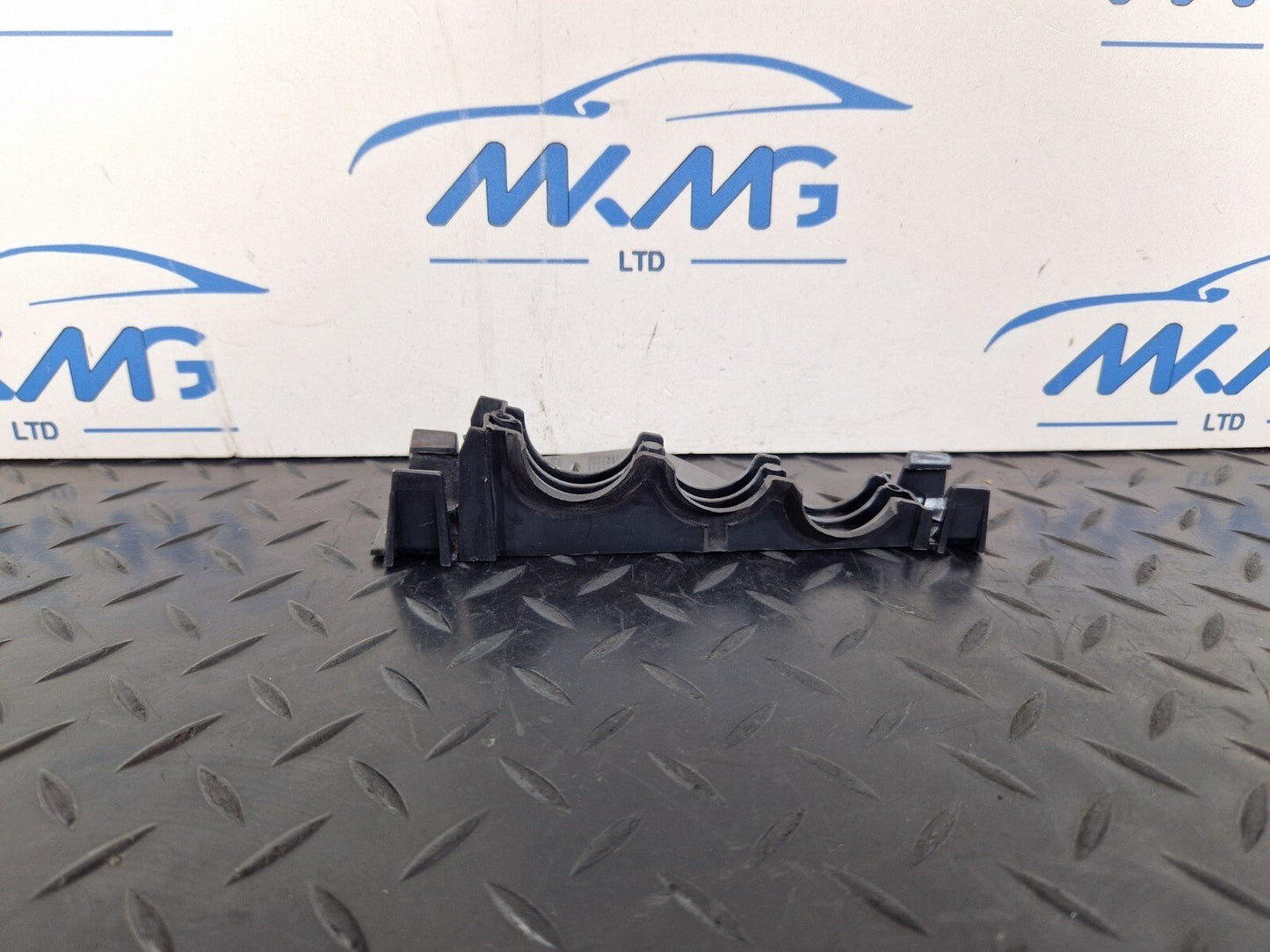 14-21 MERCEDES BENZ C300h W205 OEM TOP LEFT AIR DUCT SEALING A2058317900