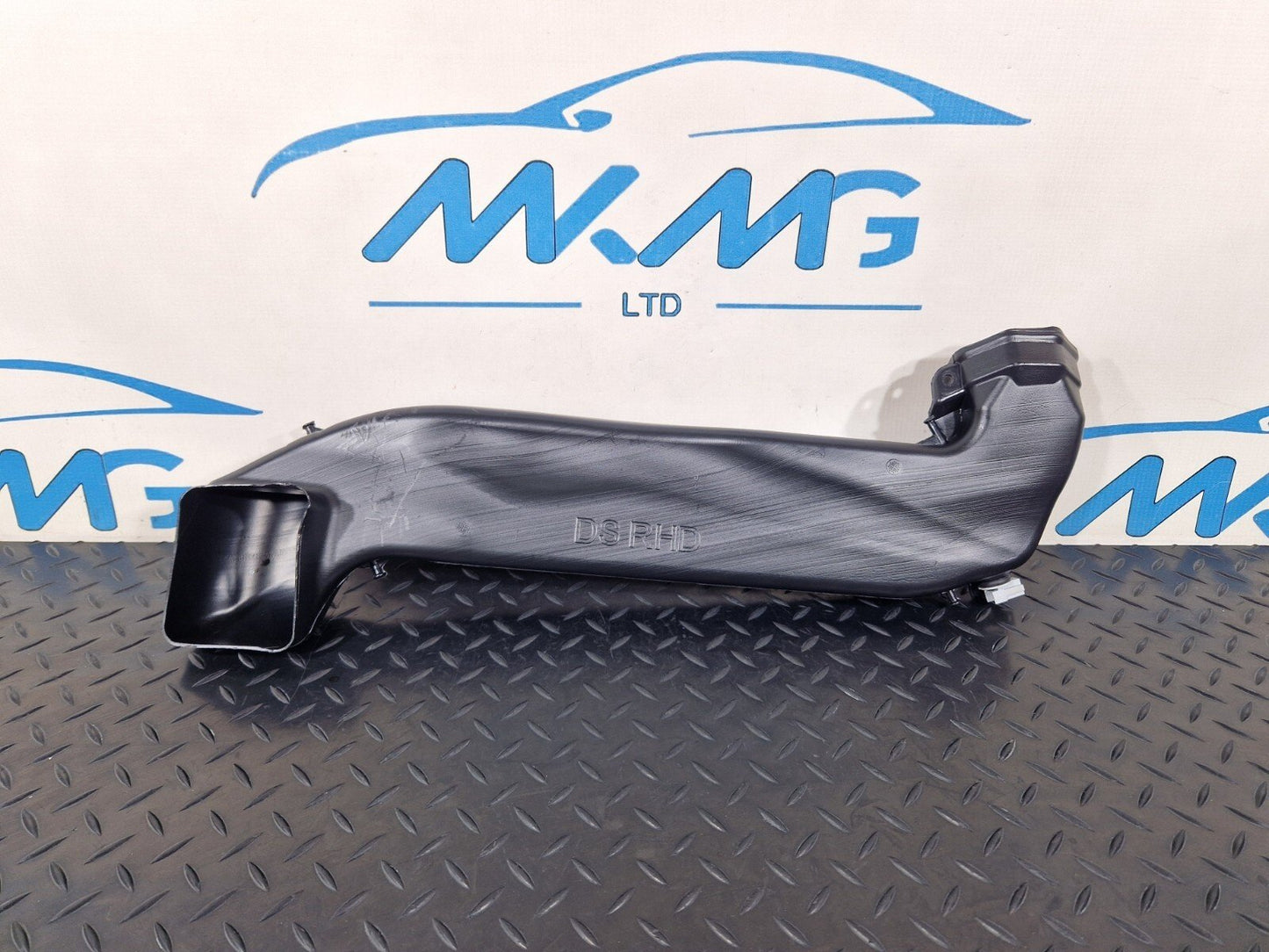 18-ON MERCEDES A CLASS W177 RIGHT SIDE DASHBOARD AIR INTAKE DUCT VENT 3308261