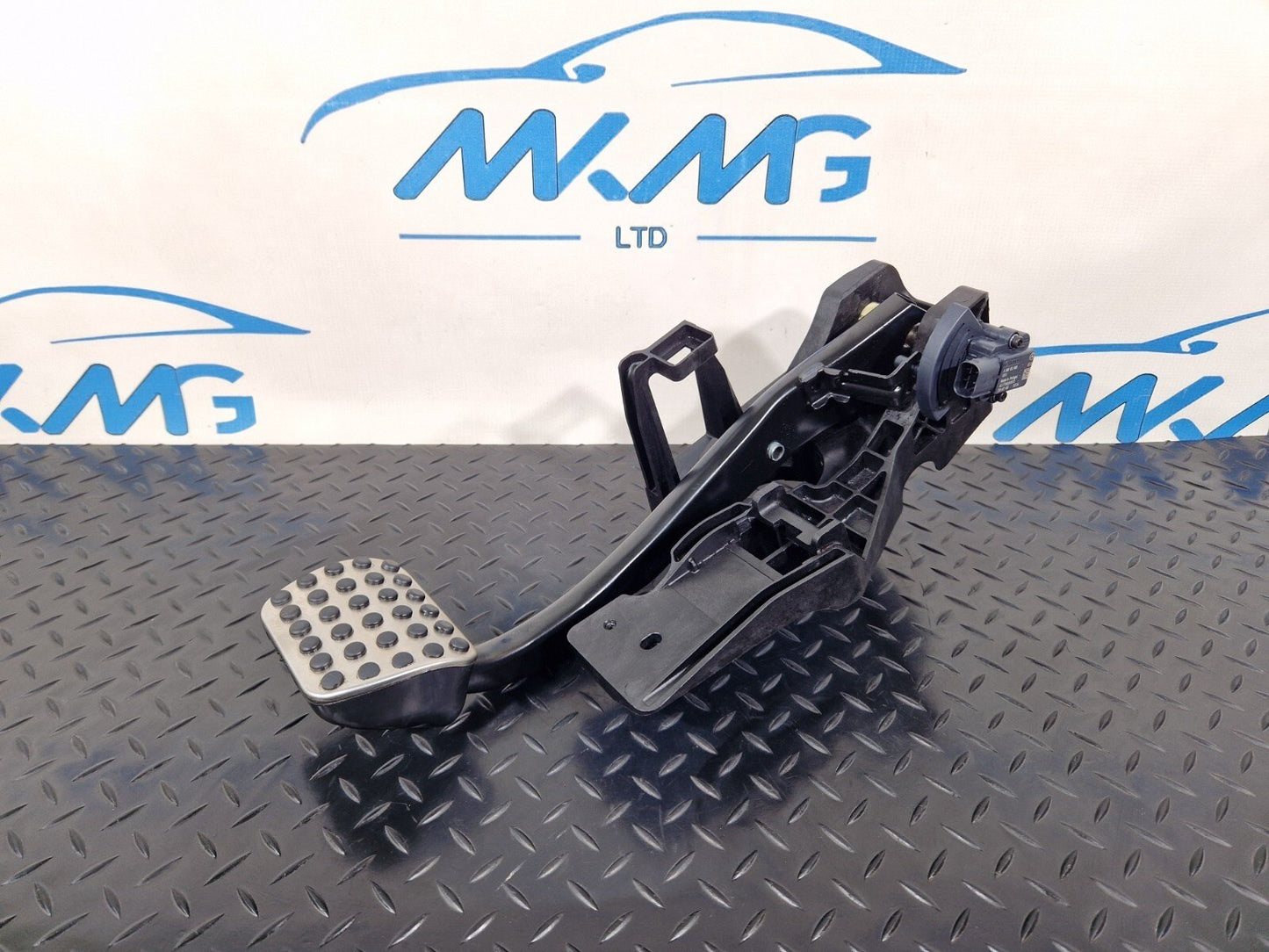 19-ON MERCEDES BENZ CLA C118 GENUINE BRAKE PEDAL ASSEMBLY A2472903800