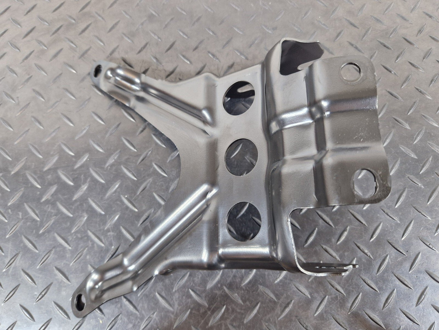 10-17 AUDI A8 4H REAR SEAT FIXING BRACKET MOUNT 4H0885153