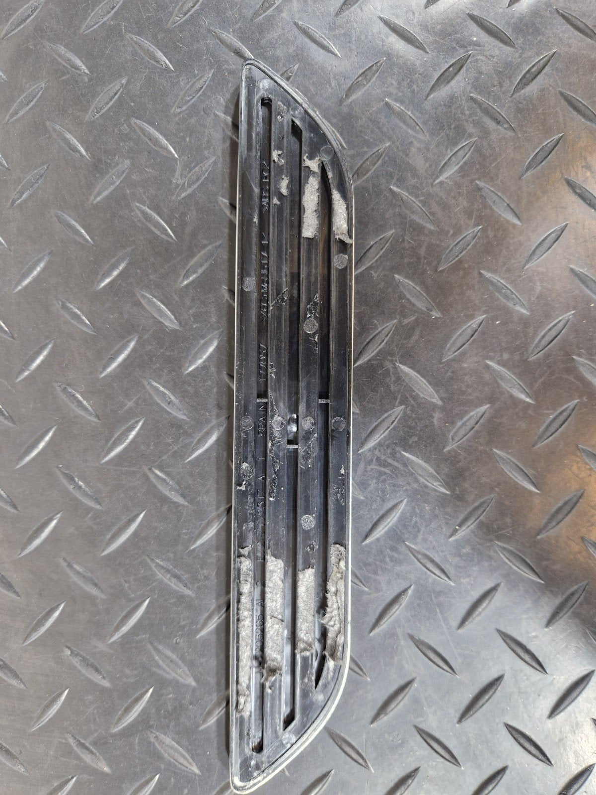 10-13 BMW E70 LCI X5 GENUINE OEM REAR DOOR KICK PLATES SILL COVER TRIM 7205265