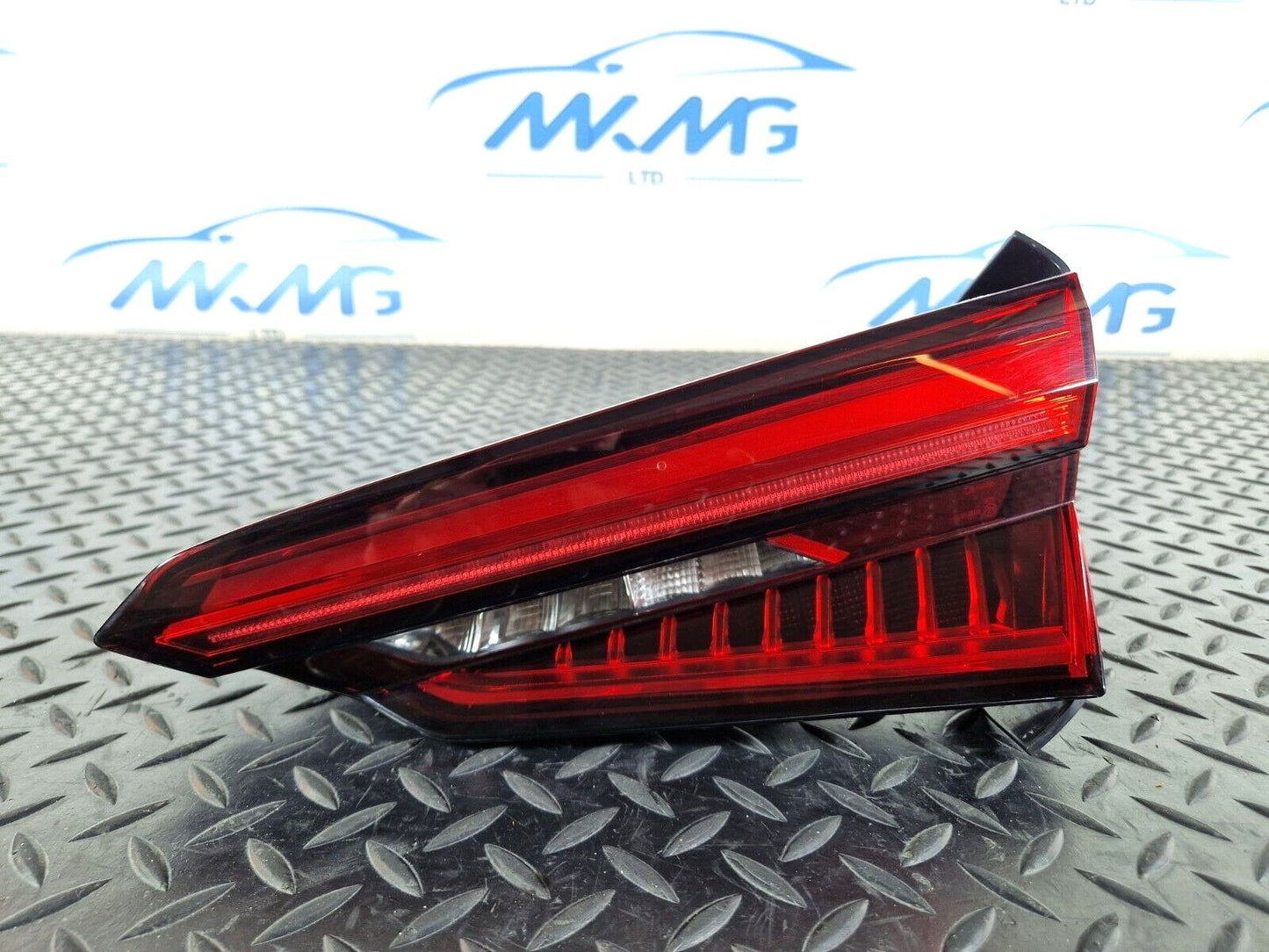 16-24 AUDI A5 F5 COUPE GENUINE REAR RIGHT INNER TAILGATE LED LIGHT 8W6945094C