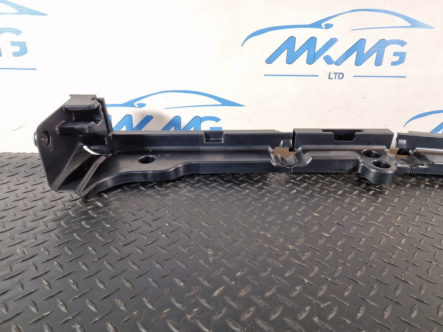 19-ON MERCEDES BENZ B CLASS W247 TAILGATE BOOT TRUNK FLOOR BRACKET A2476806403