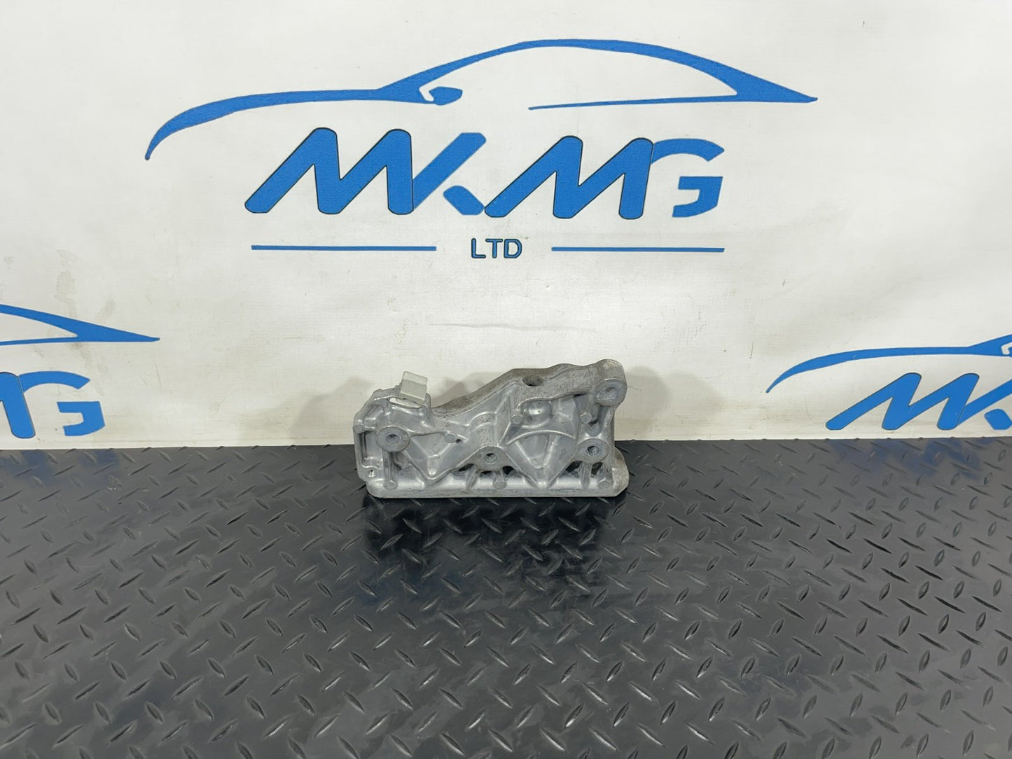 18-ON MERCEDES BENZ A CLASS W177 AMG LINE ENGINE CARRIER BRACKET A6542230004